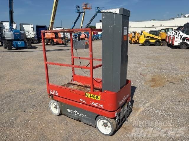 SkyJack SJ16 Vertical mast lifts