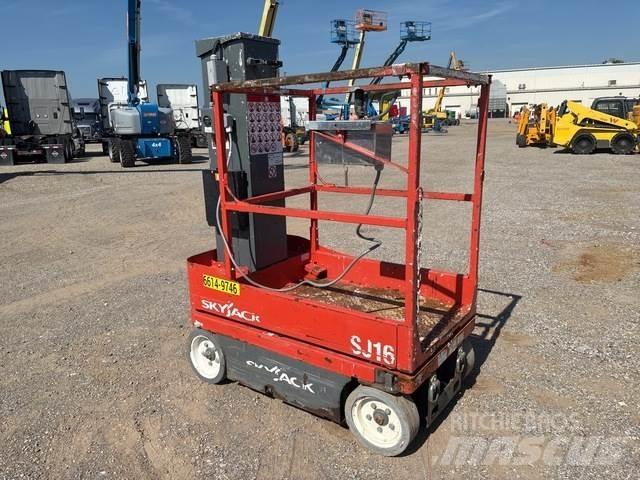 SkyJack SJ16 Vertical mast lifts