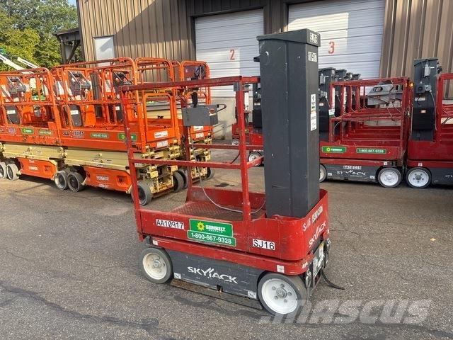 SkyJack SJ16 Vertical mast lifts