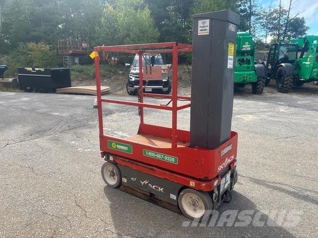 SkyJack SJ16 Vertical mast lifts