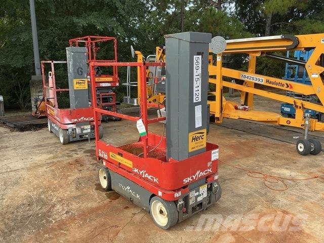 SkyJack SJ16 Vertical mast lifts