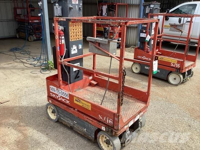 SkyJack SJ16 Vertical mast lifts