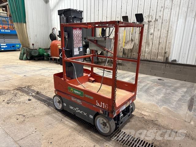 SkyJack SJ16 Vertical mast lifts