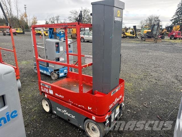 SkyJack SJ16 Vertical mast lifts