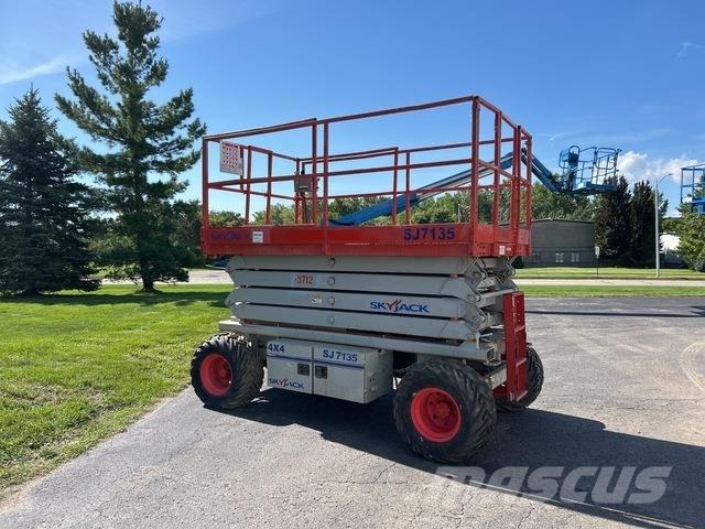 SkyJack SJ7135 Scissor lifts