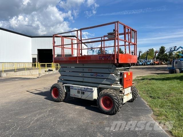 SkyJack SJ7135 Scissor lifts