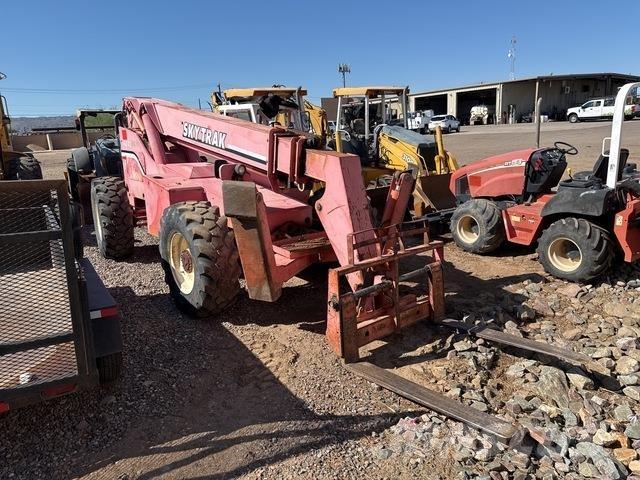 SkyTrak 10042 Telescopic handlers