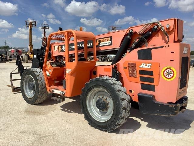SkyTrak 10054 Telescopic handlers