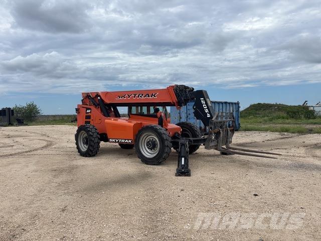 SkyTrak 12054 Telescopic handlers