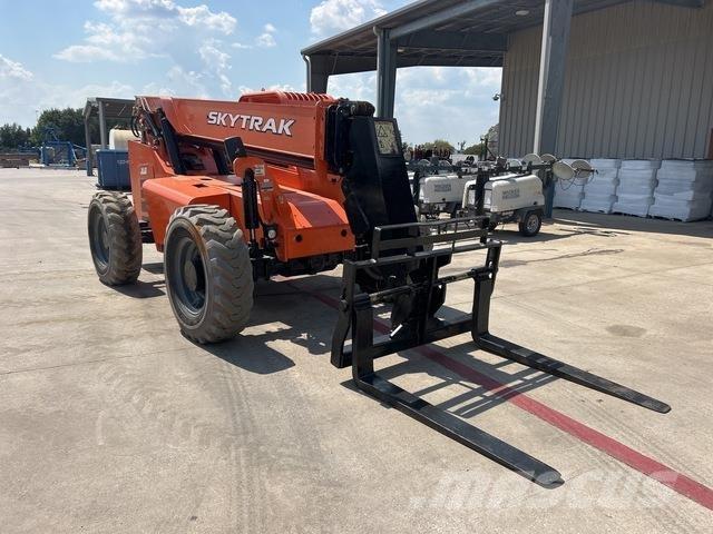 SkyTrak 6042 Telescopic handlers