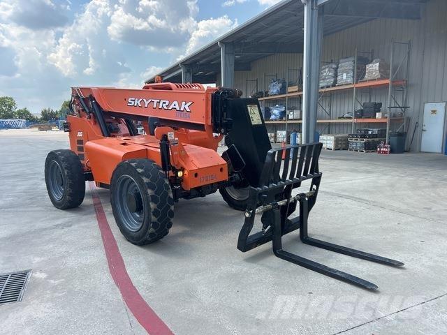 SkyTrak 6042 Telescopic handlers