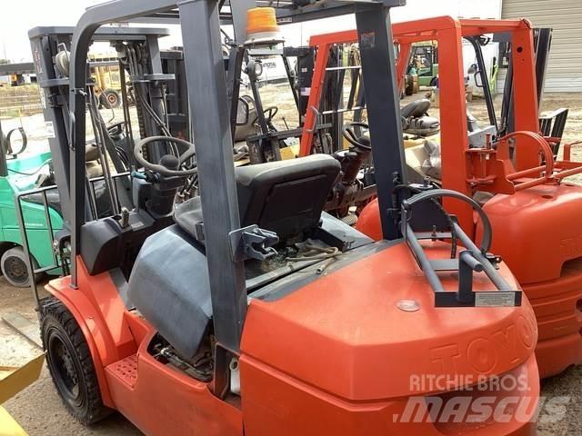 Toyota 7FGU30 Construction - Others
