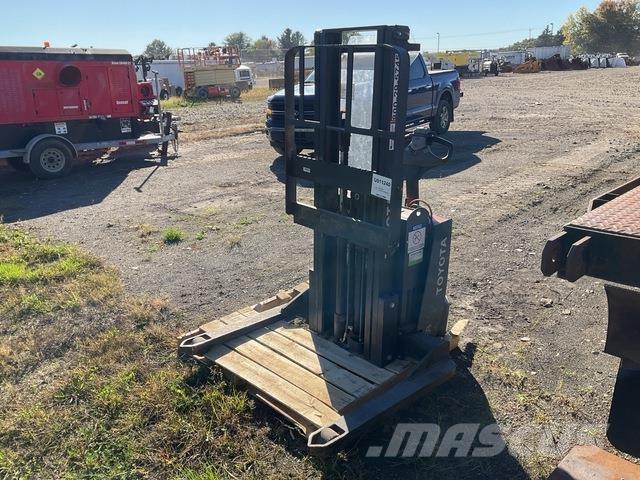 Toyota 8BWS13 Self propelled stackers