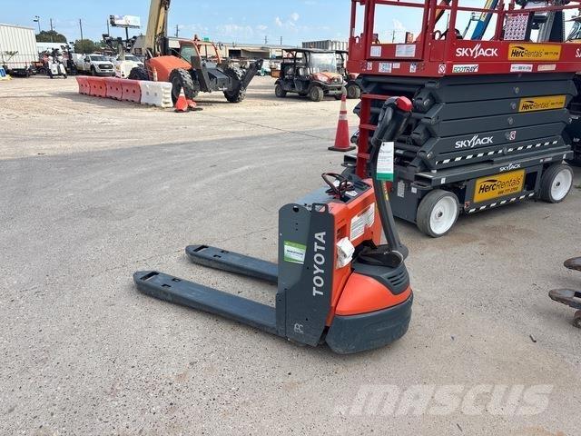 Toyota 8HBW23 Hand pallet truck