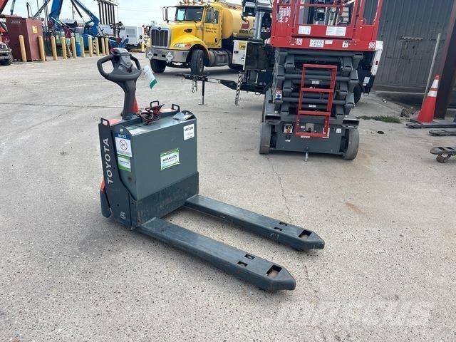 Toyota 8HBW23 Hand pallet truck