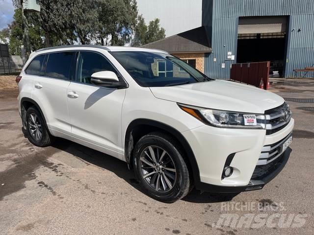 Toyota Kluger Cars