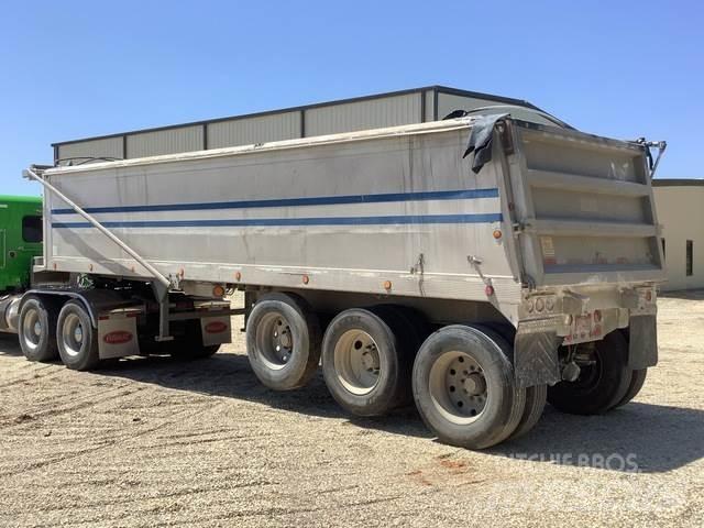 Travis S102 Tipper trailers