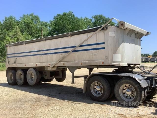 Travis S102 Tipper trailers