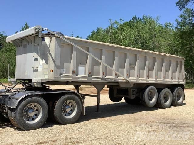 Travis S102 Tipper trailers