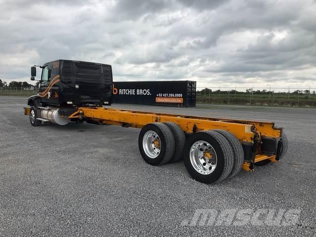 Volvo VHD64F Cabins and interior