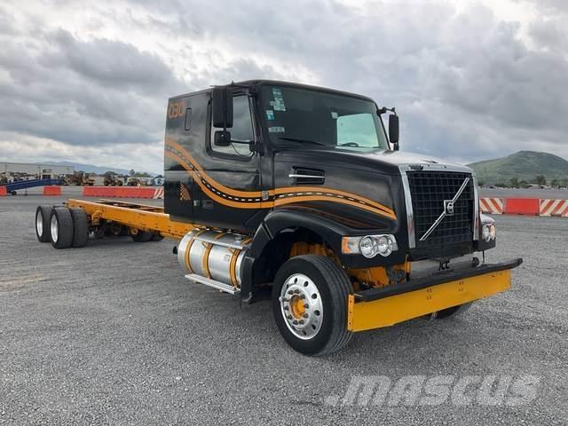 Volvo VHD64F Cabins and interior