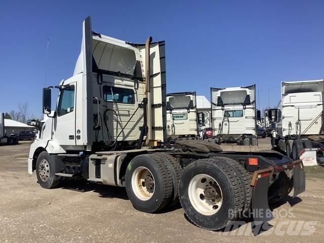 Volvo VNL Tractor Units
