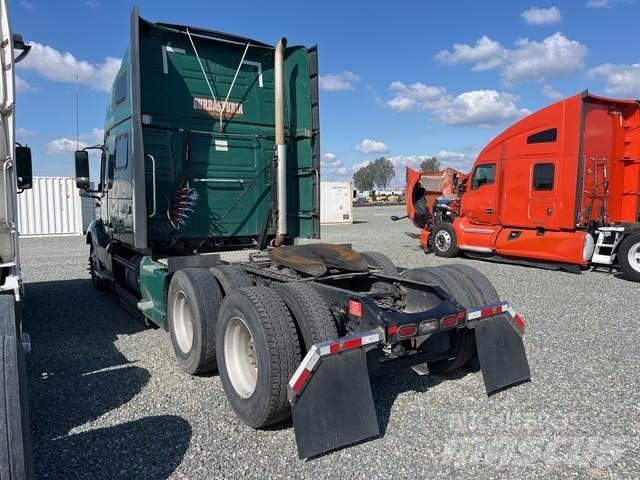 Volvo VNL Tractor Units