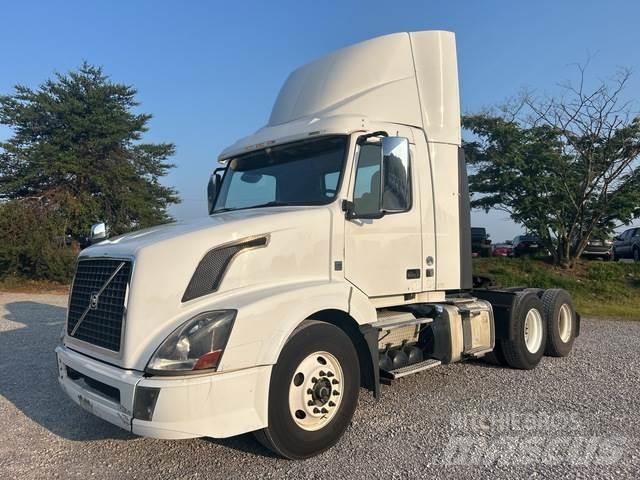 Volvo VNL Tractor Units