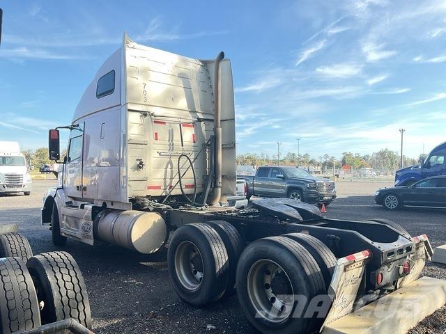 Volvo VNL Tractor Units