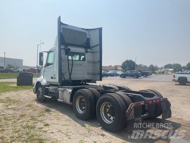 Volvo VNL 300 Tractor Units