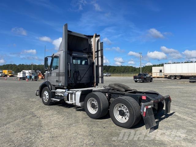 Volvo VNL 300 Tractor Units