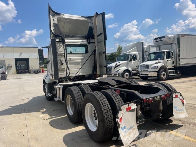 Volvo VNL300 Tractor Units