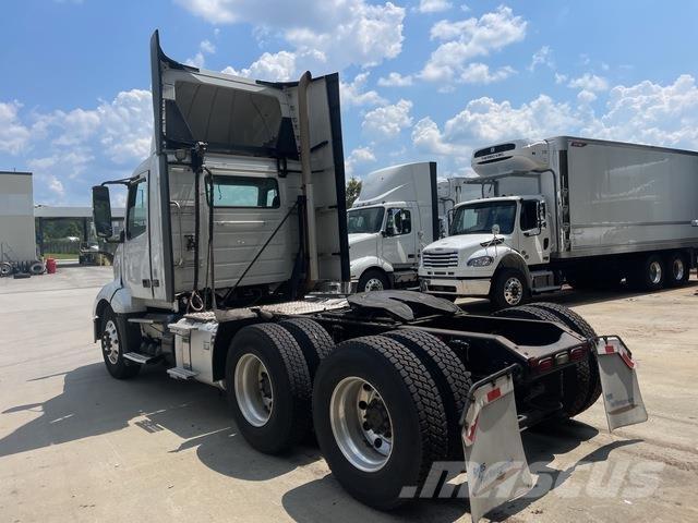 Volvo VNL300 Tractor Units