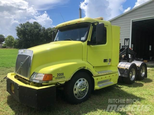 Volvo VNL64T Tractor Units
