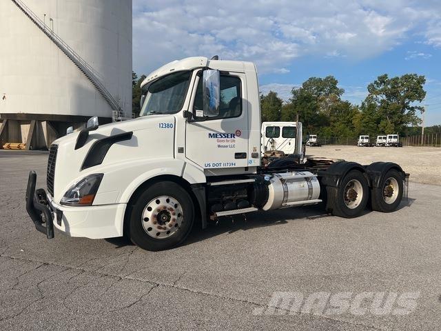 Volvo VNL64T Tractor Units