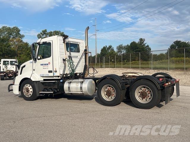 Volvo VNL64T Tractor Units