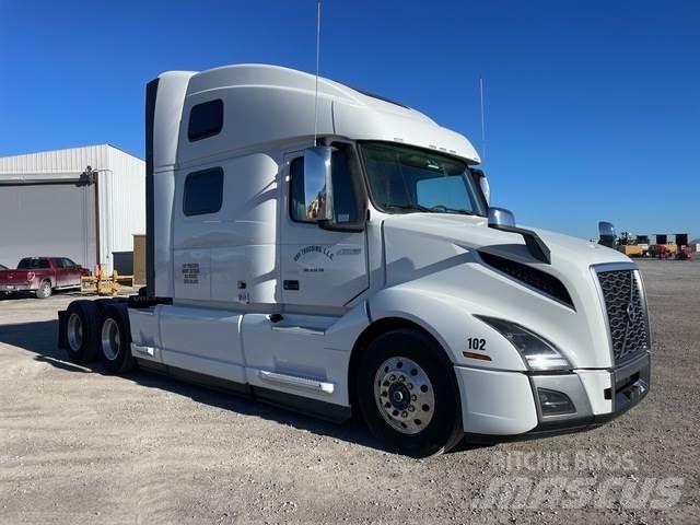 Volvo VNL860 Tractor Units