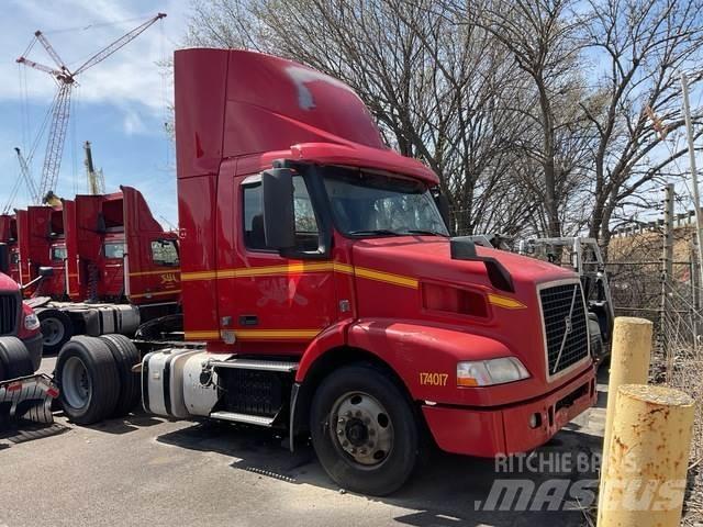 Volvo VNM42T Tractor Units