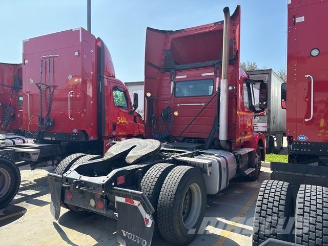 Volvo VNM42T Tractor Units