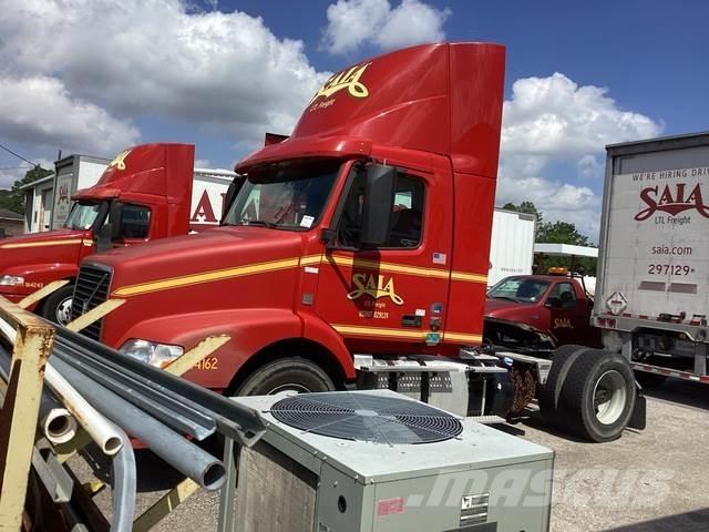 Volvo VNM42T Tractor Units