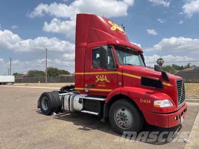 Volvo VNM42T Tractor Units