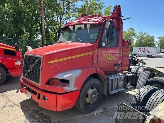 Volvo VNM42T Tractor Units