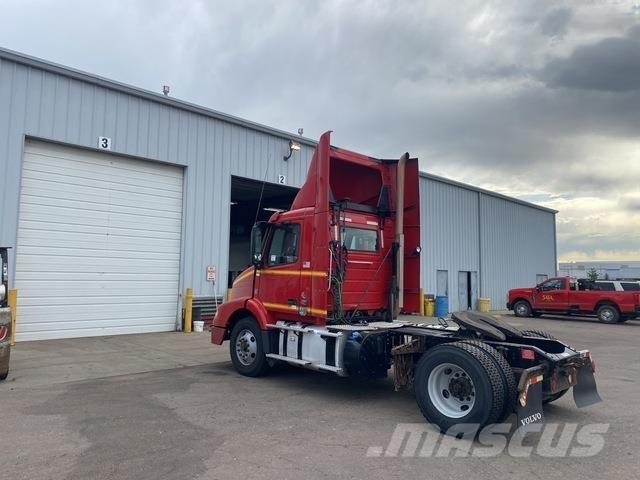 Volvo VNM42T Tractor Units