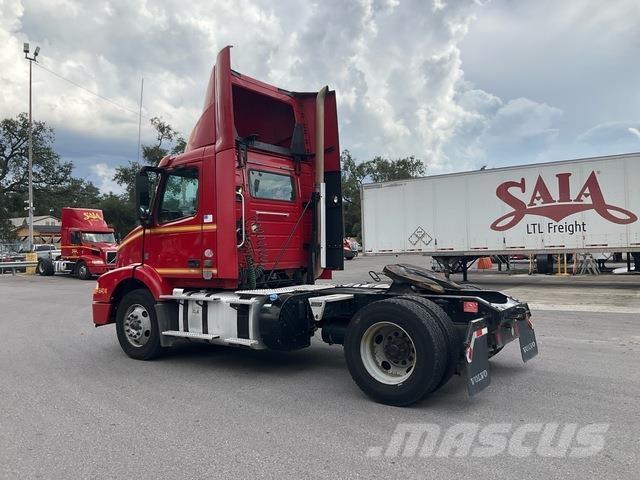 Volvo VNM42T Tractor Units