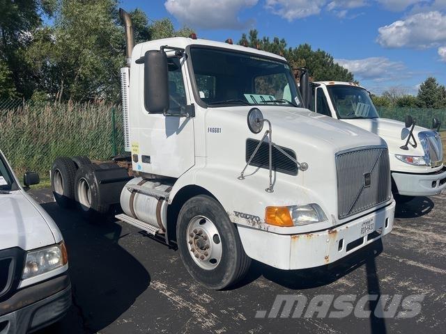 Volvo VNM64T Tractor Units