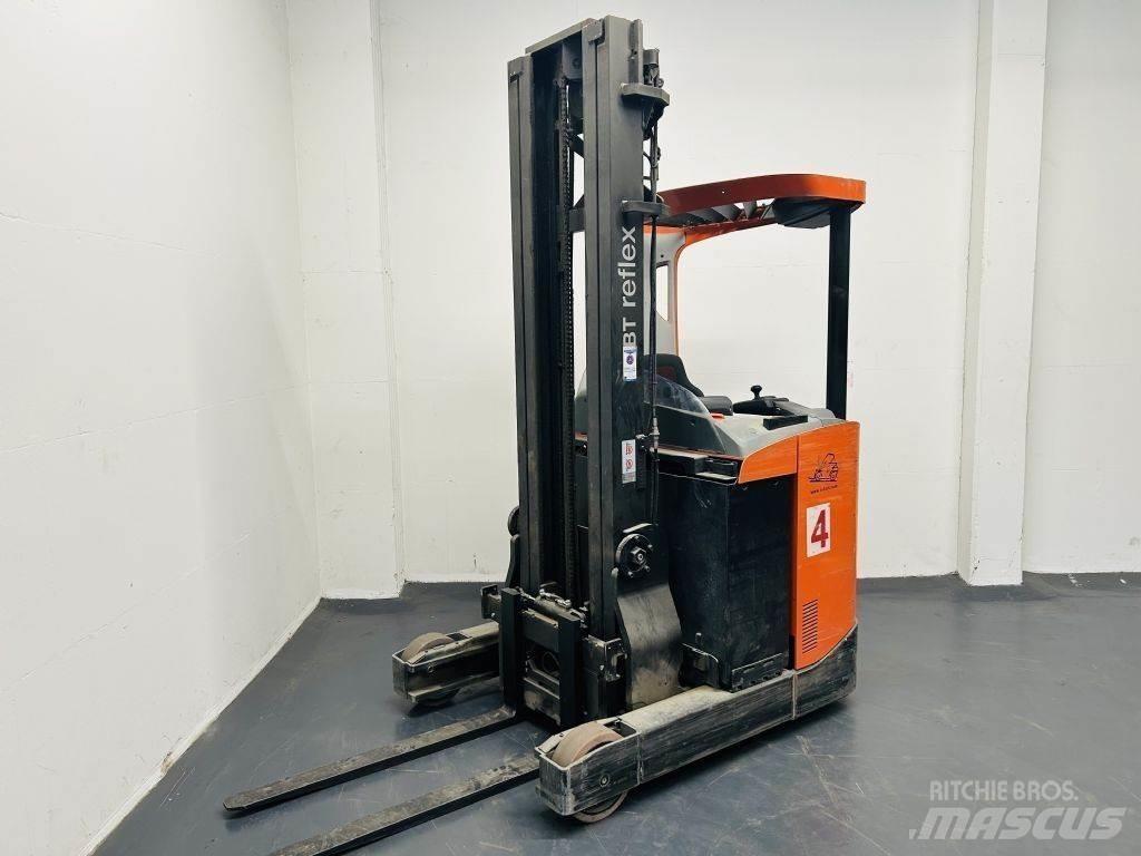 BT RRE140 Reach trucks