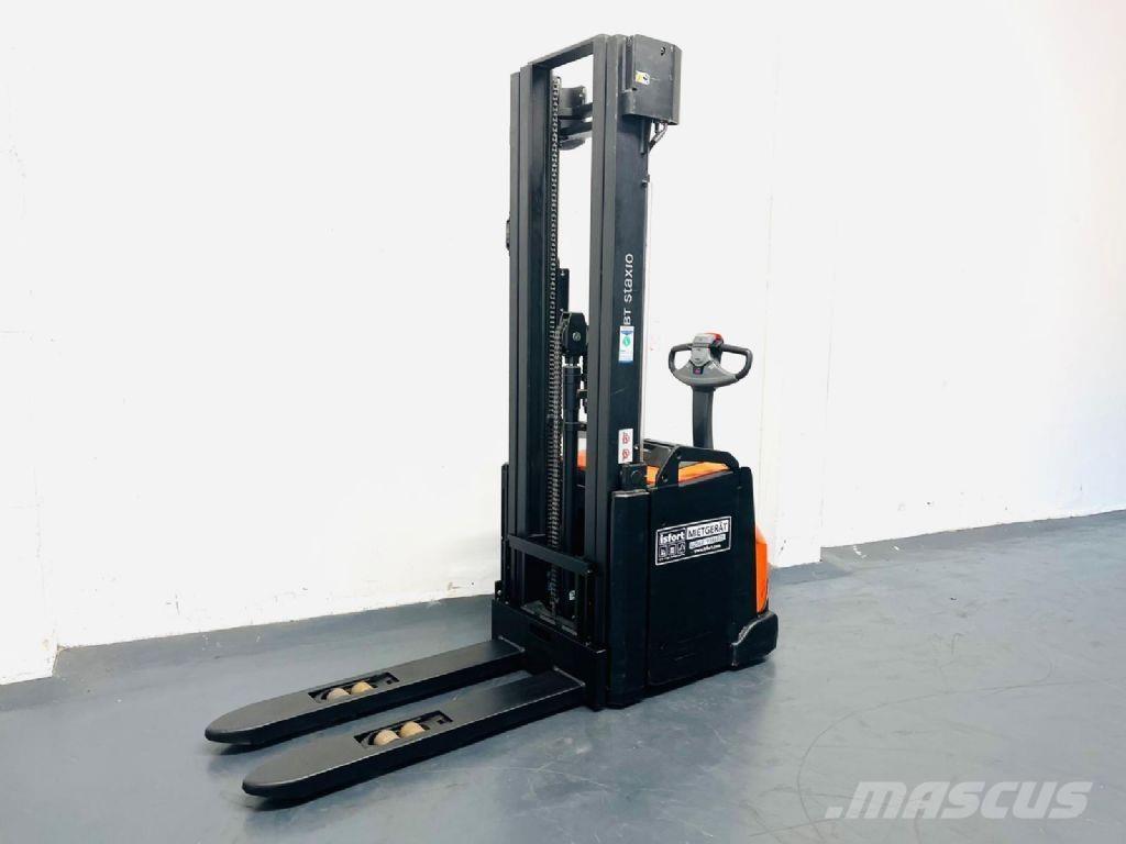 BT SWE 160 L Pedestrian stacker