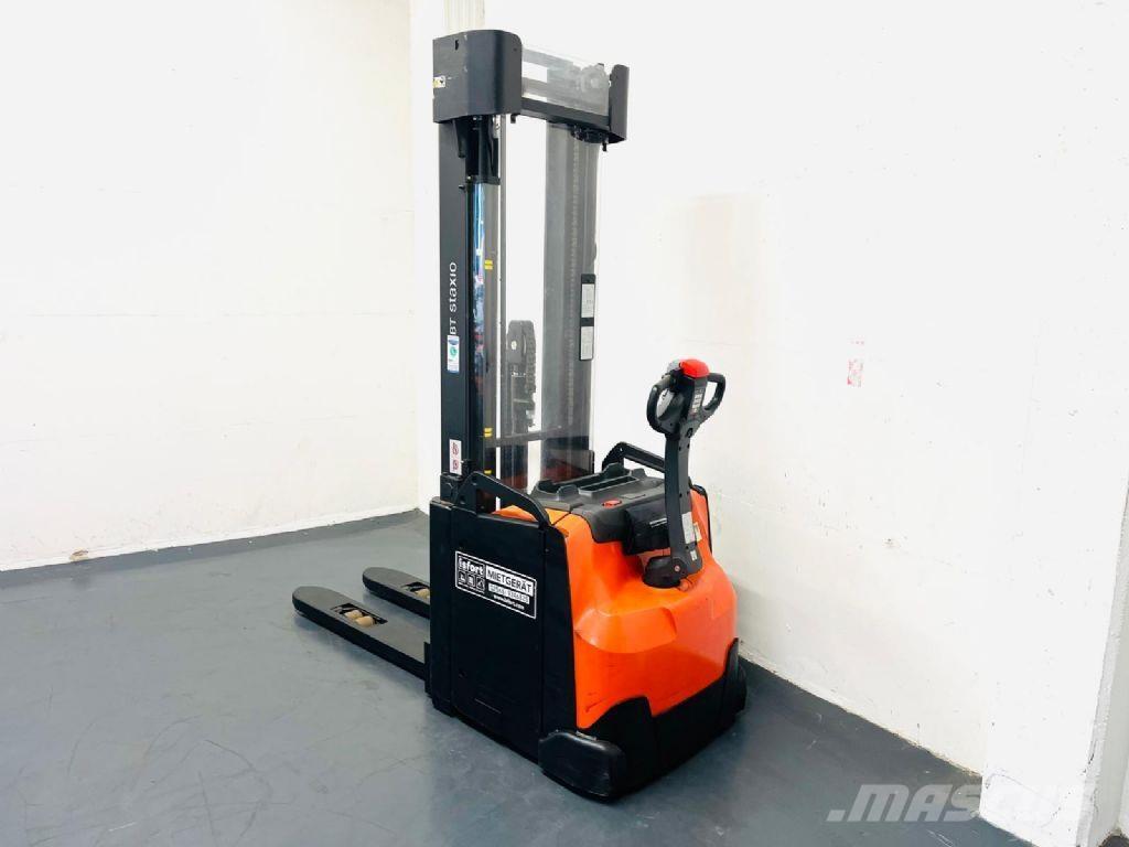 BT SWE 160 L Pedestrian stacker