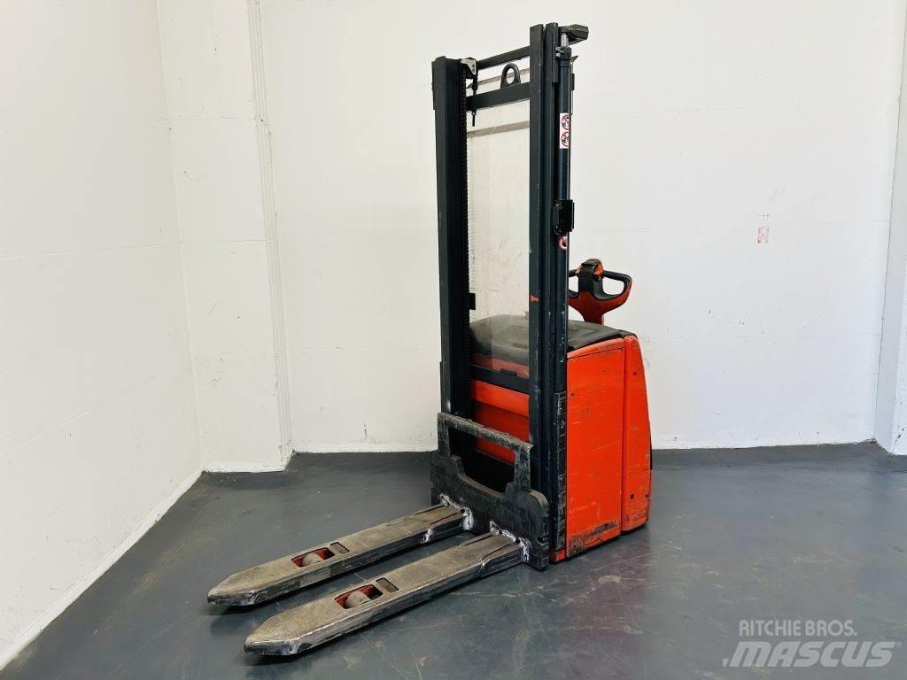 Linde L16 Pedestrian stacker