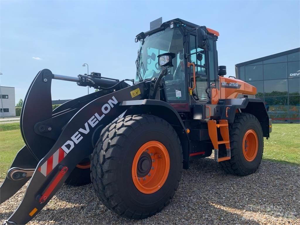 Develon DL250-7 Wheel loaders